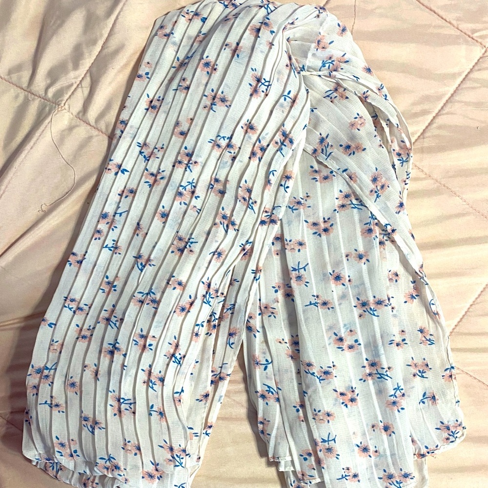 White Printed chiffon pleated hijab with pink and blue floral